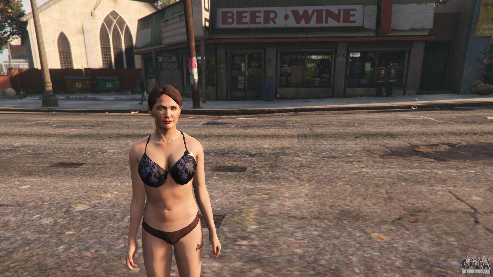 Мод добавляет в GTA 5 Topless Amanda De Santa. 